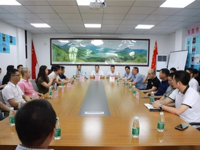 纏繞膜廠家宏展包裝總經(jīng)理陳總參加揭西商會(huì)年中全體理事會(huì)議